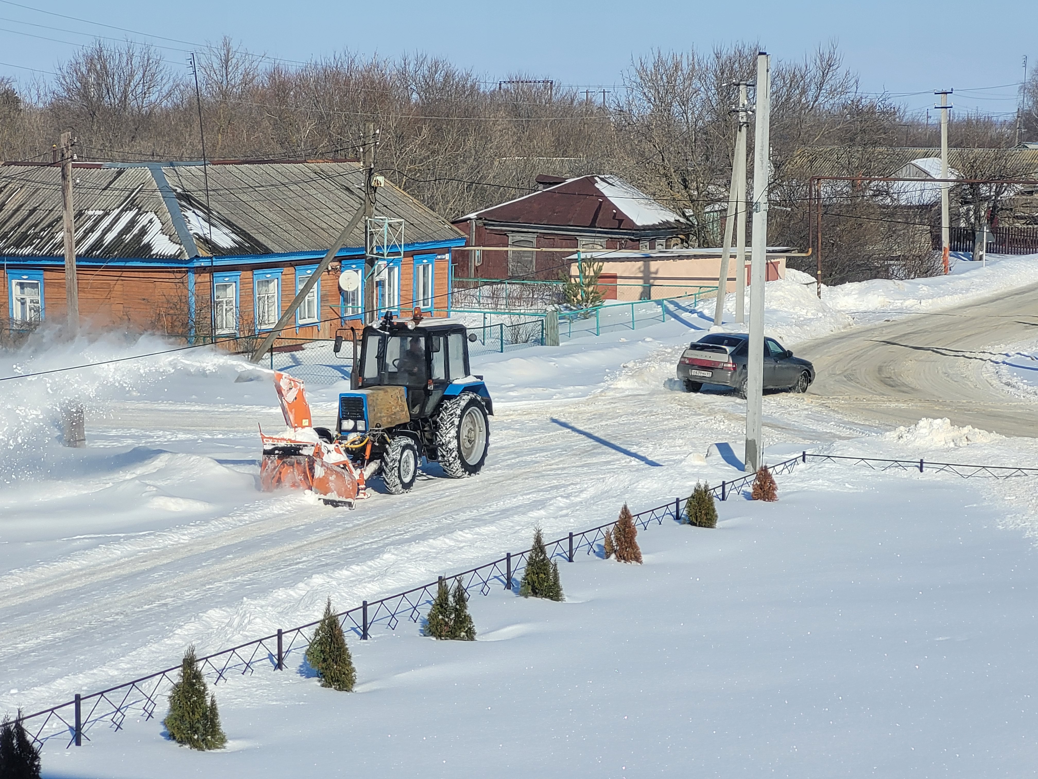 В Салтыковском муниципальном образовании производится очистка дорог от снега после снегопада..