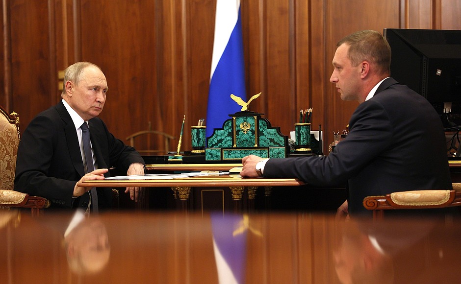 Президент Путин провел рабочую встречу с губернатором Романом Бусаргиным..